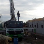 egerszalókon isoshell iss 30-as falszerkezetű fokozottan energiatakaréko sorház épül az elemeket gépi betonozással készítik a hőszigetelt falrendszer kivitelezése g
