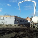 Egerszalókon a födém betonozásánál tartanak. Egerszalókon a födém betonozásánál tartanak.